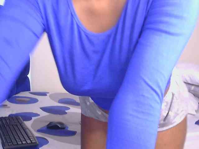 KittyKissess webcam