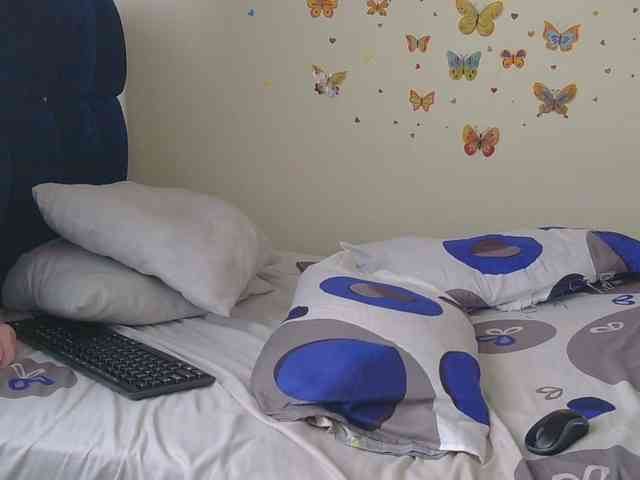 KittyKissess webcam