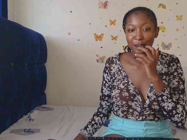 KittyKissess webcam