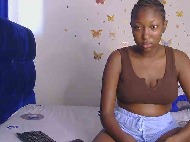 KittyKissess webcam