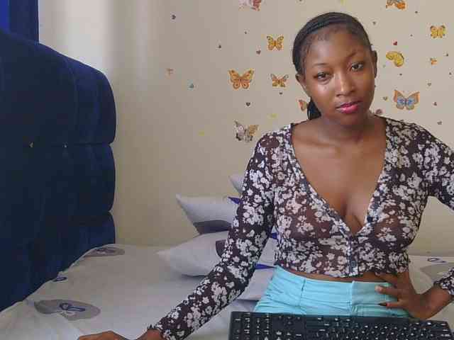 KittyKissess webcam