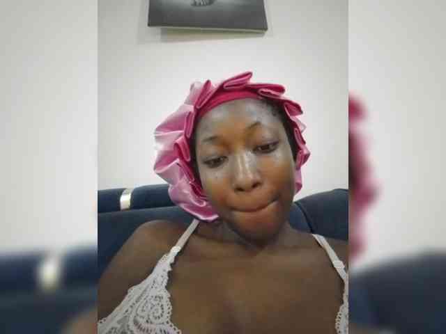 KittyKissess webcam
