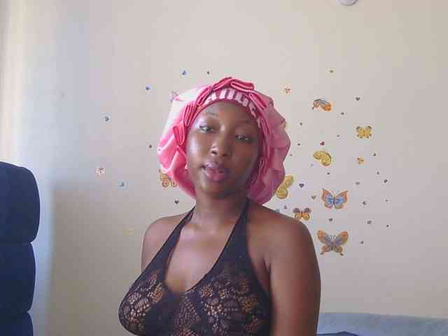 KittyKissess webcam