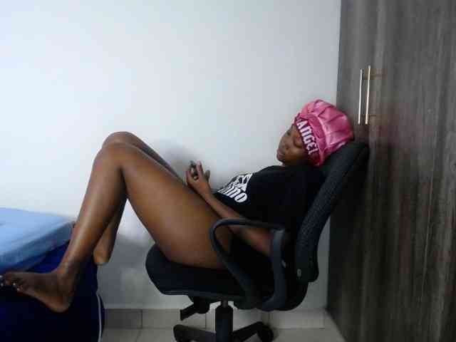 KittyKissess webcam