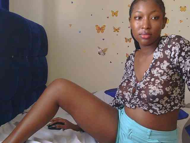 KittyKissess webcam