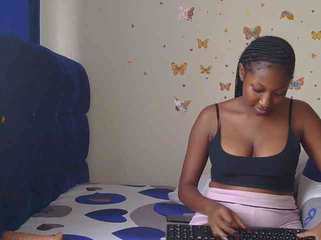 KittyKissess webcam