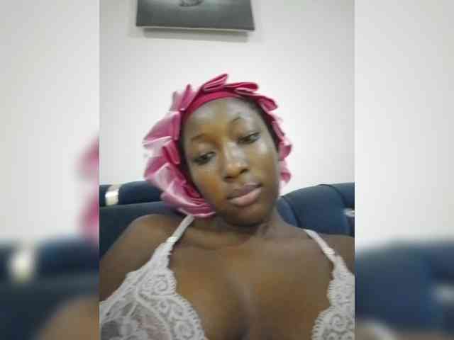 KittyKissess webcam