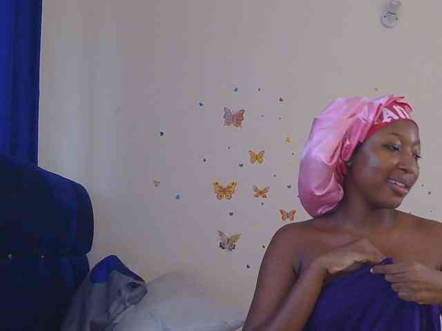 KittyKissess webcam