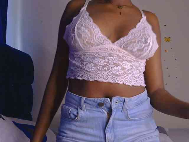 KittyKissess webcam