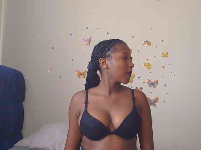 KittyKissess webcam