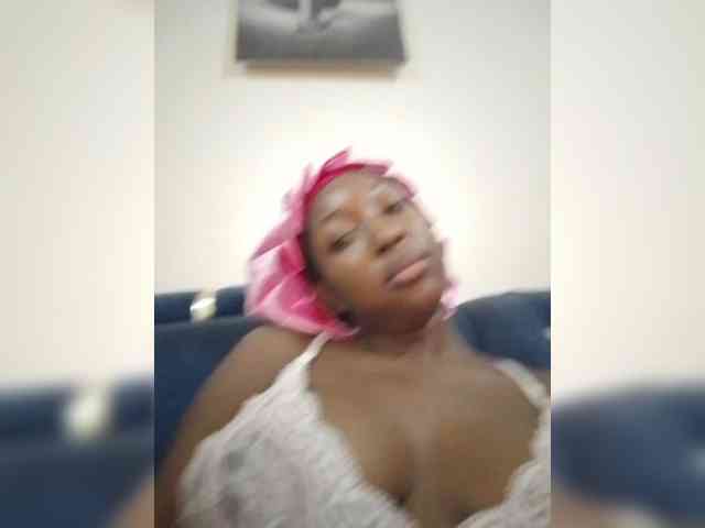 KittyKissess webcam