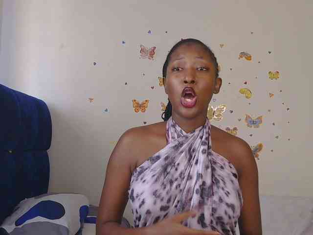 KittyKissess webcam