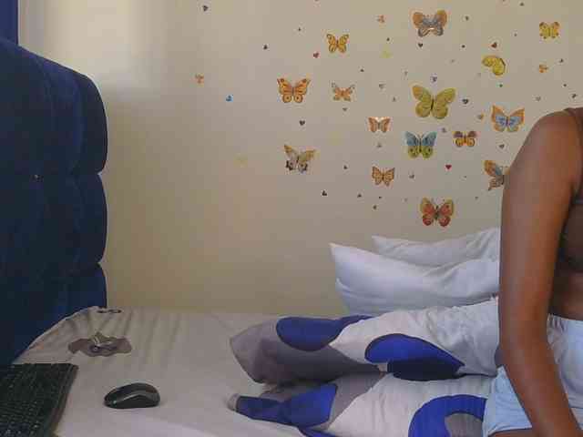 KittyKissess webcam