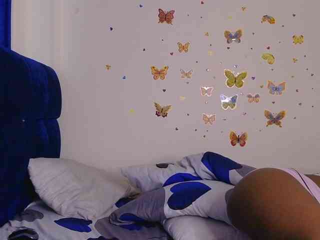 KittyKissess webcam
