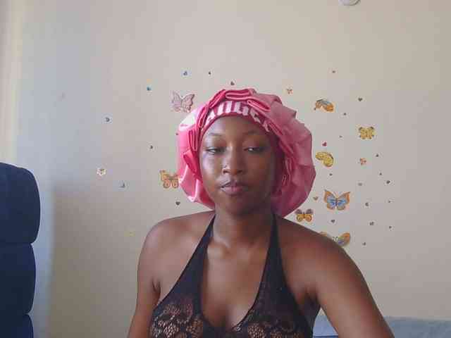 KittyKissess webcam