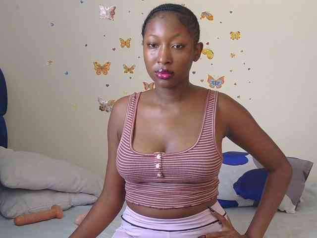 KittyKissess webcam