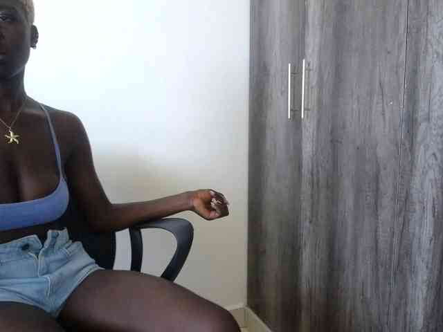 KittyKissess webcam