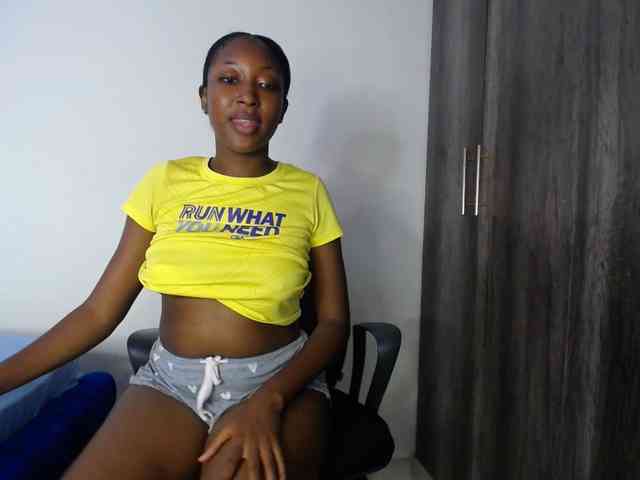 KittyKissess webcam