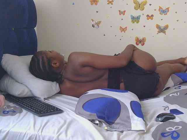 KittyKissess webcam