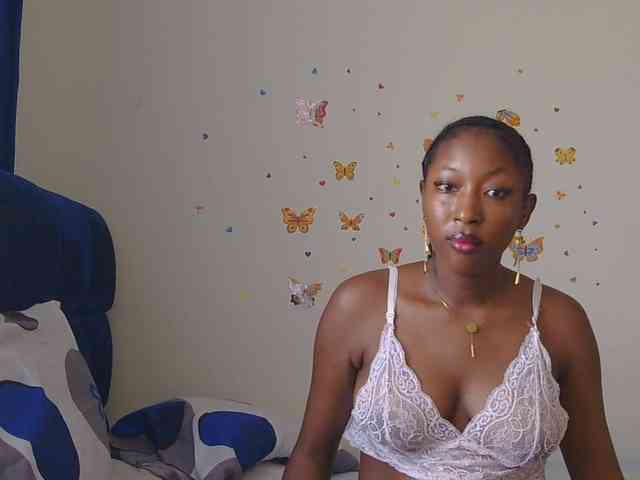 KittyKissess webcam