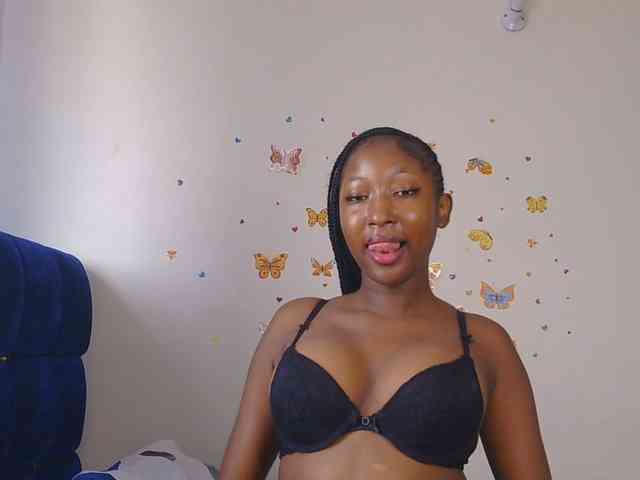 KittyKissess webcam