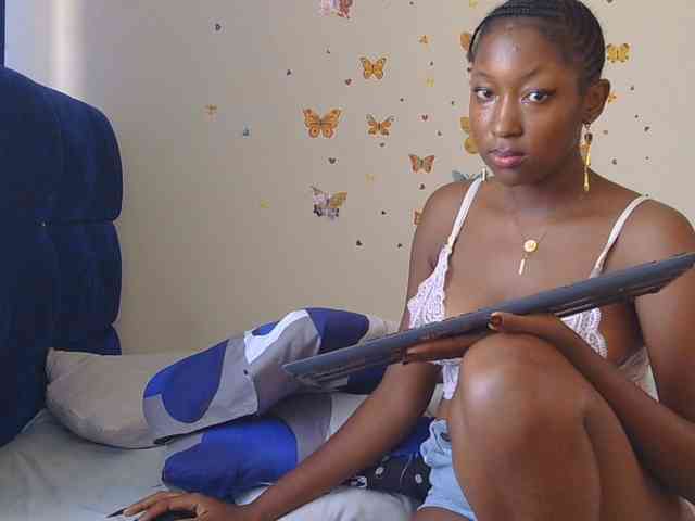 KittyKissess webcam