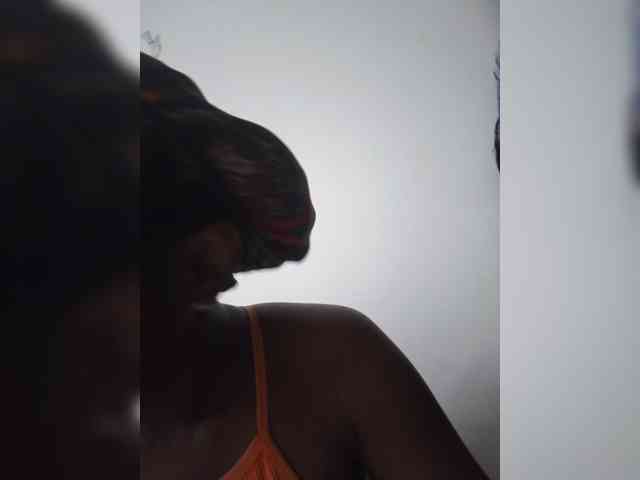 KittyKissess webcam
