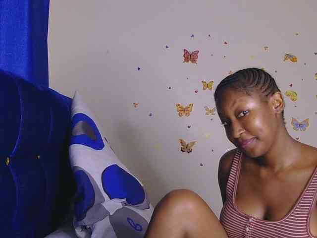 KittyKissess webcam