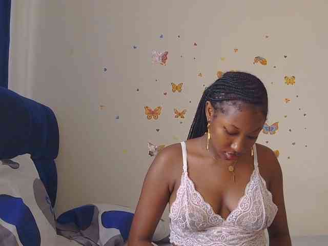 KittyKissess webcam