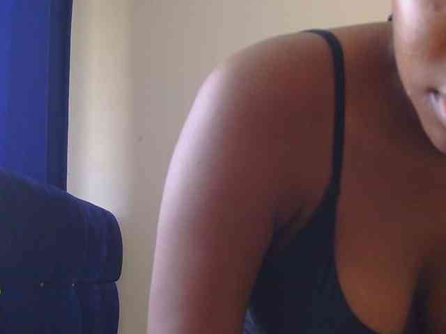KittyKissess webcam