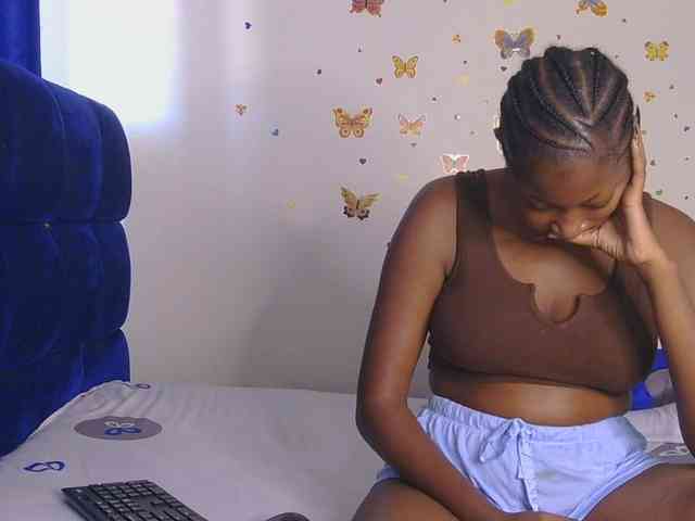 KittyKissess webcam