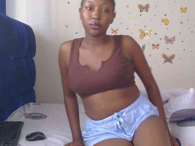 KittyKissess webcam