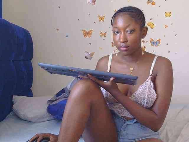 KittyKissess webcam