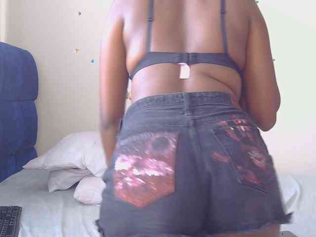 KittyKissess webcam