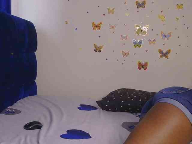 KittyKissess webcam