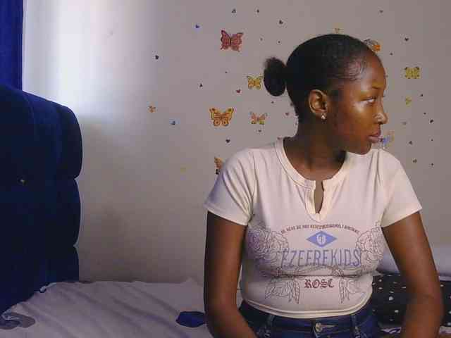 KittyKissess webcam