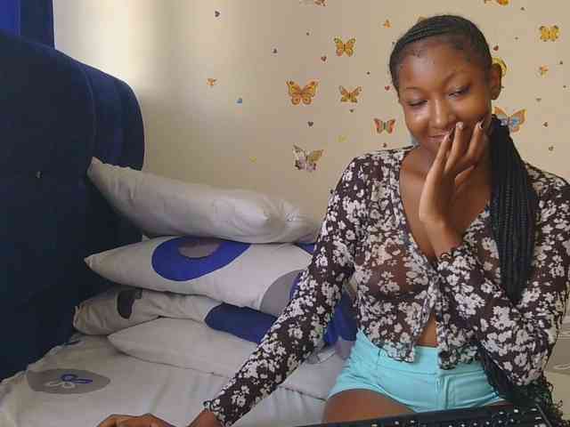 KittyKissess Live Webcam on BongaCams