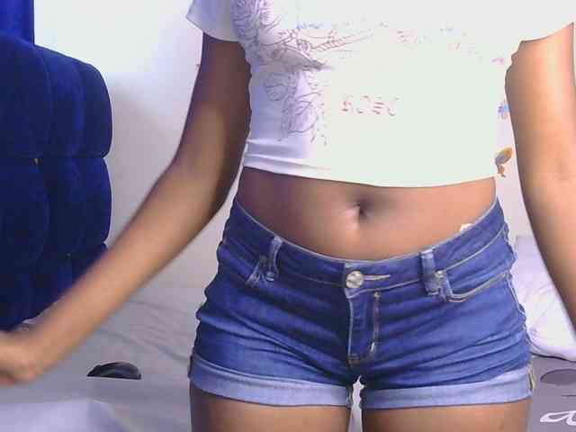 KittyKissess webcam