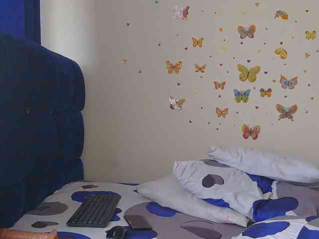 KittyKissess webcam