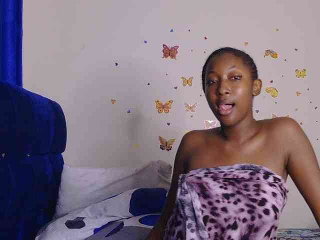 KittyKissess webcam