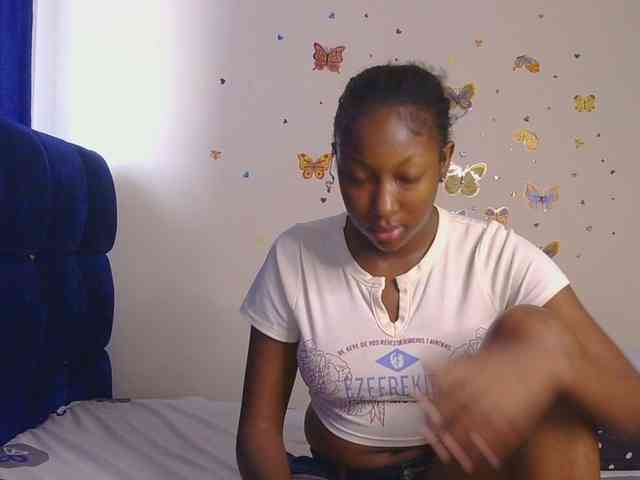 KittyKissess webcam