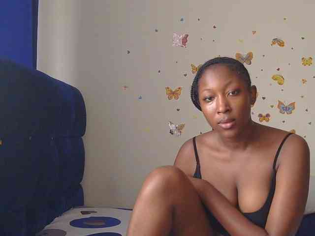 KittyKissess webcam