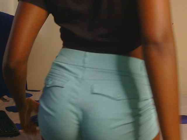KittyKissess webcam