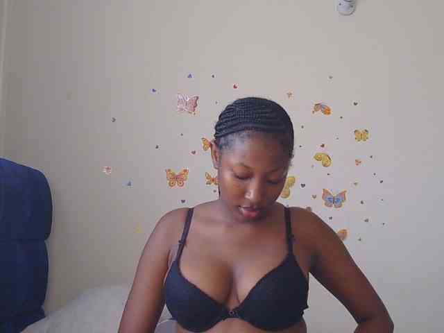KittyKissess webcam
