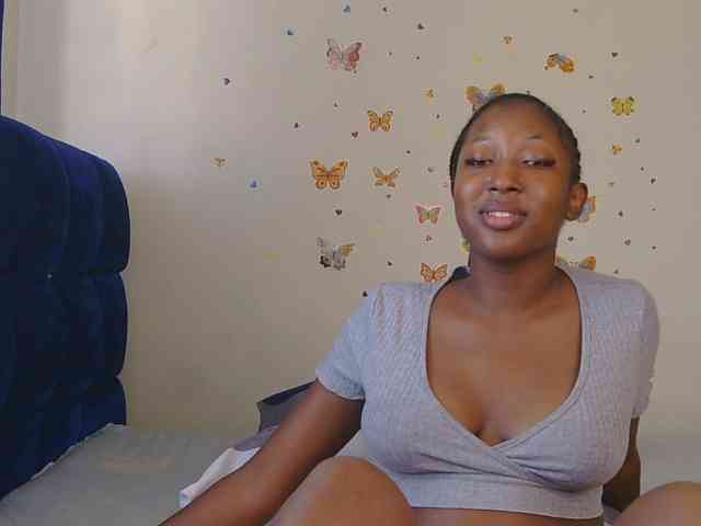 KittyKissess webcam