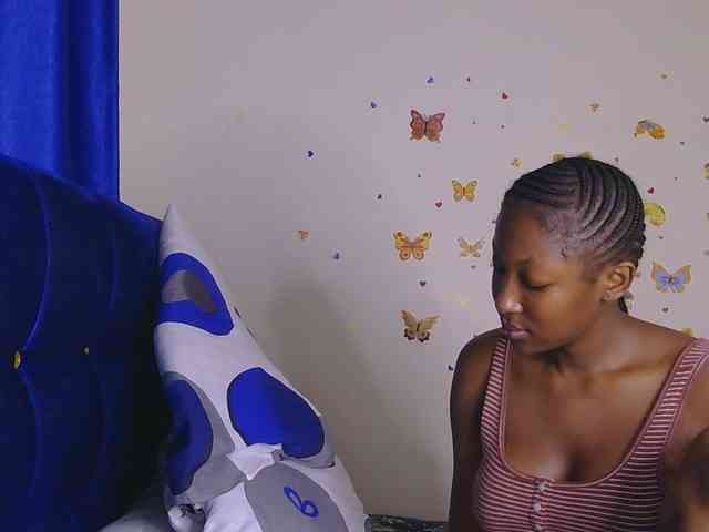 KittyKissess webcam