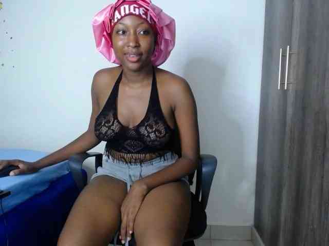 KittyKissess webcam