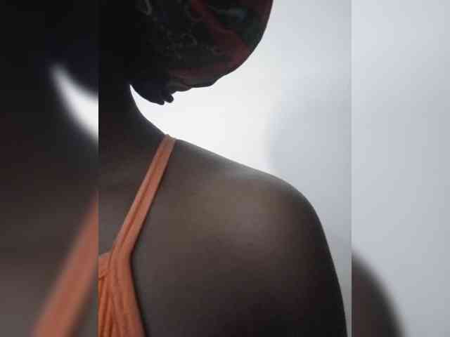 KittyKissess webcam