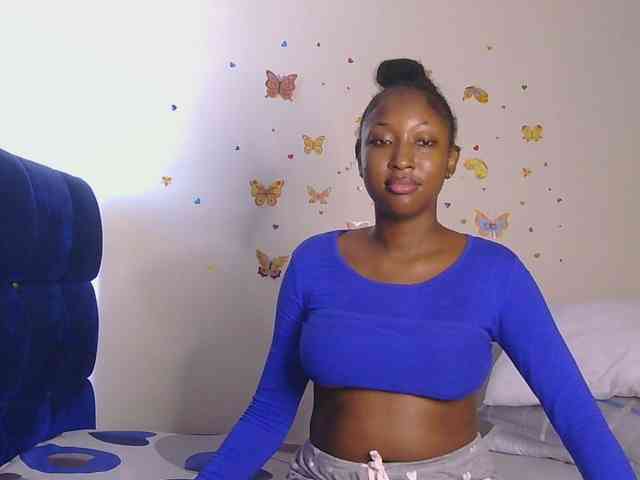 KittyKissess webcam