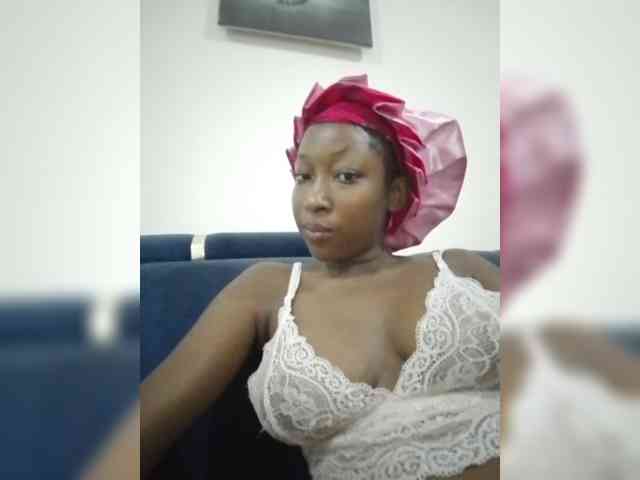 KittyKissess webcam